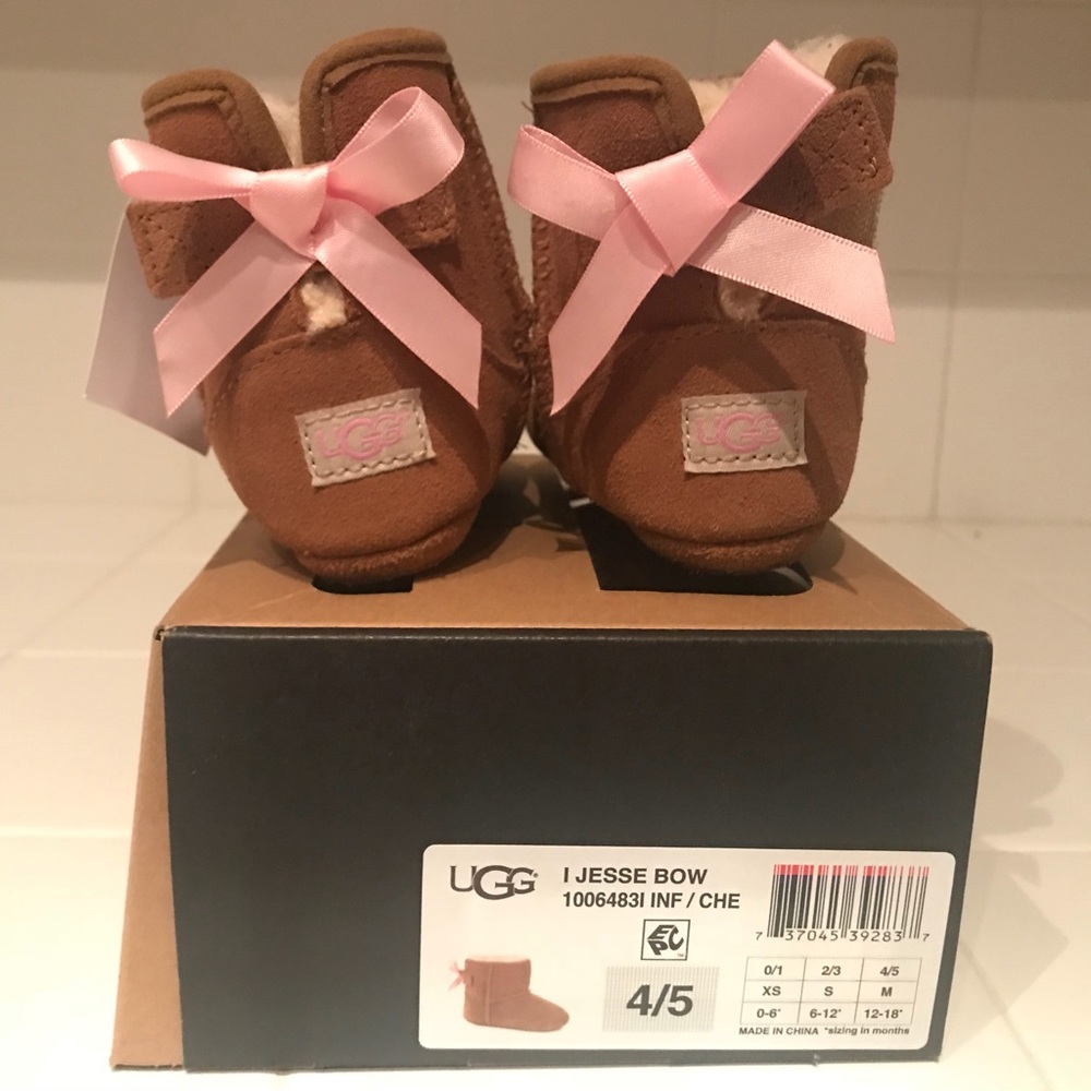 UGG® Girls' Jesse Bow Baby crib shoes. BNWT